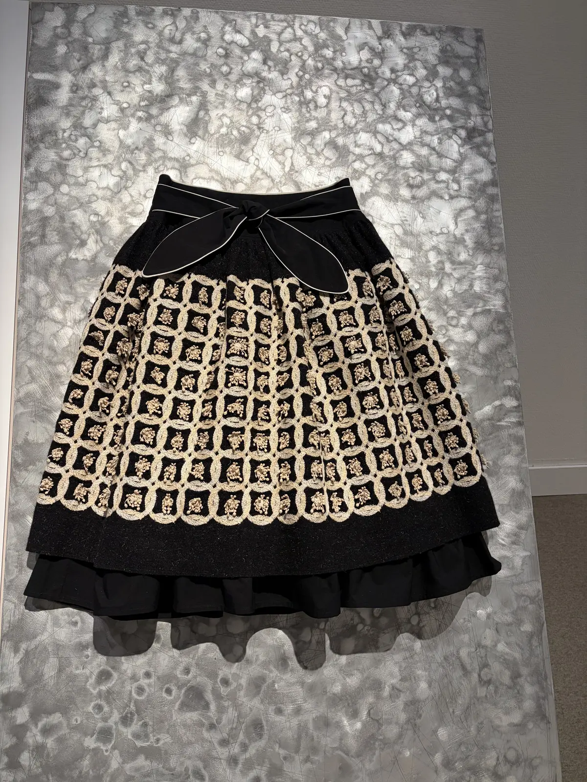 リメイク前の、刺繡が美しいスカート
