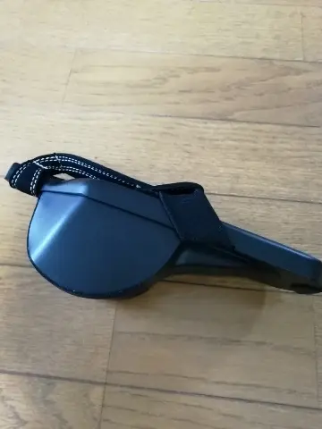 グーポ側面。つま先からかかとに向かって傾斜しています。