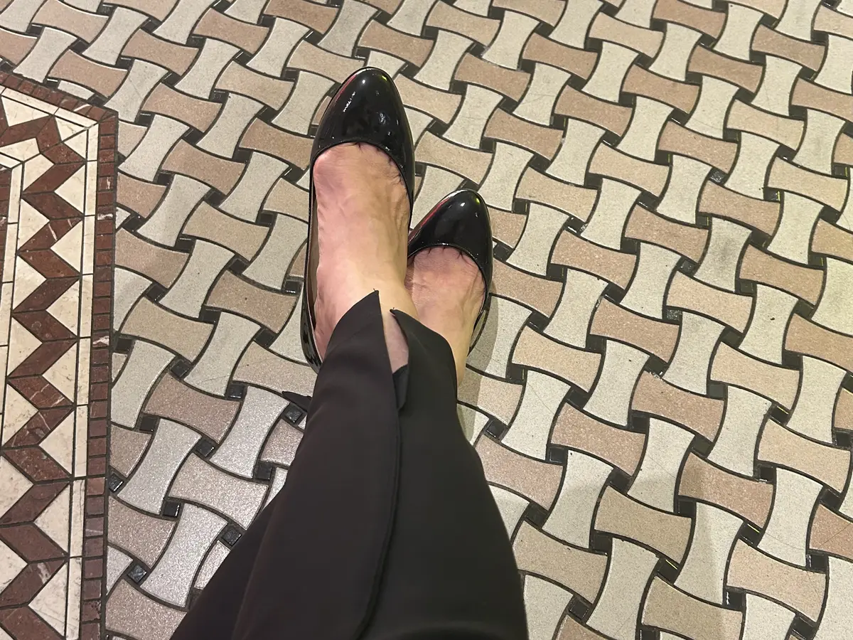 存在感のあるブラウスはそれだけで華やか✨の画像_9