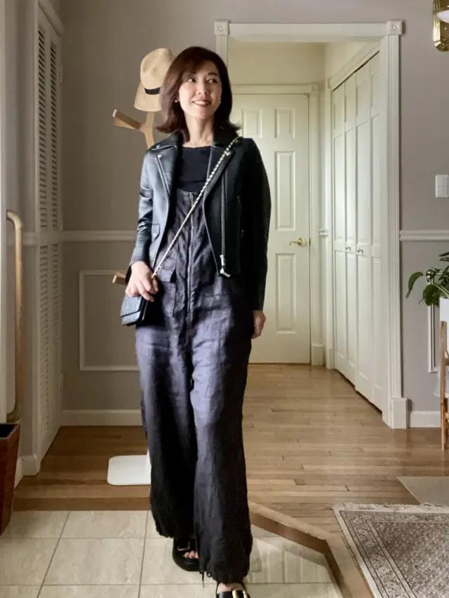 リネンのサロペットでワントーンコーデの画像_2