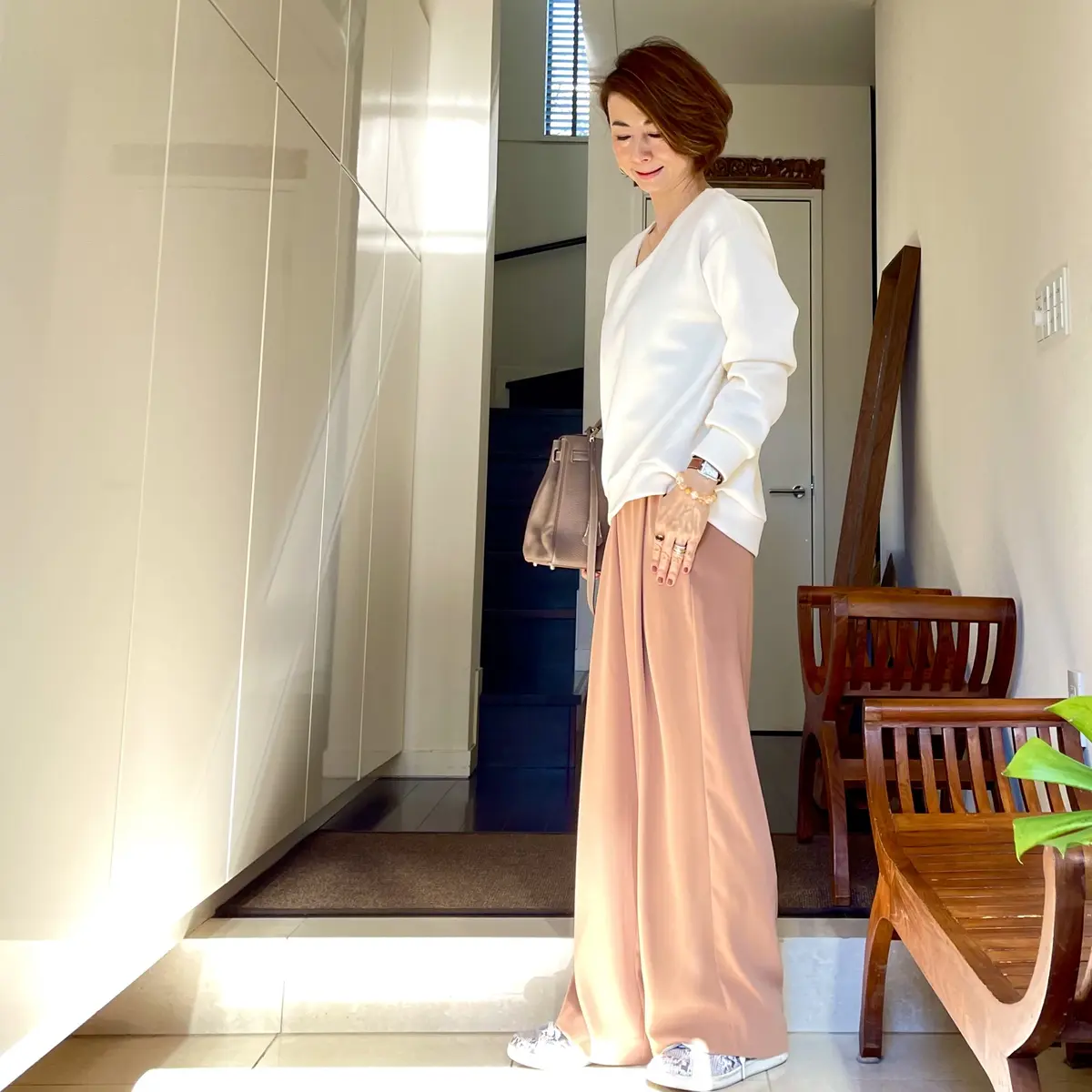 ブレスレットが主役のコーデ(イエローブラの画像_4