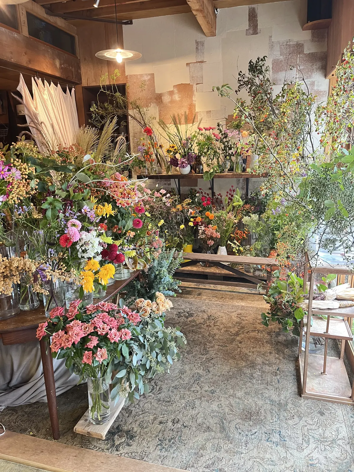 久々の花活♪秋色のお花の中で〝花屋で写真の画像_1