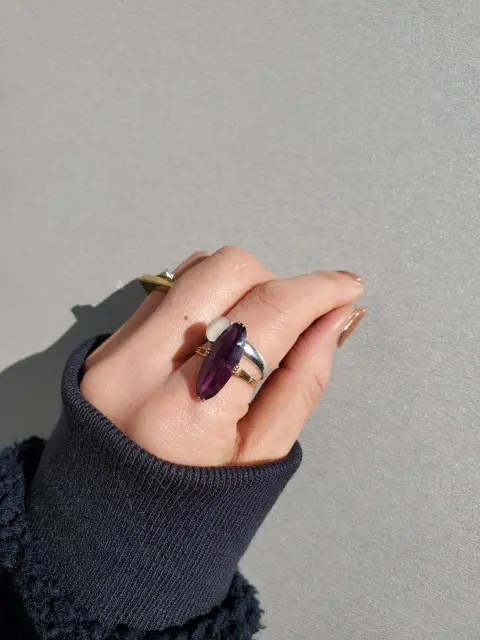 アンティークな石のリングを重ね付けがマイの画像_1