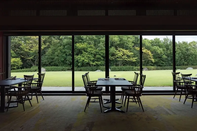 琵琶湖　大人のひとり旅　滋賀・彦根「蒼の湖邸 BIWAFRONT HIKONE」　レストラン「旬房 淡悦」では懐石のほ かに近江牛づくしのコースも提供。朝食はブッフェスタイルに