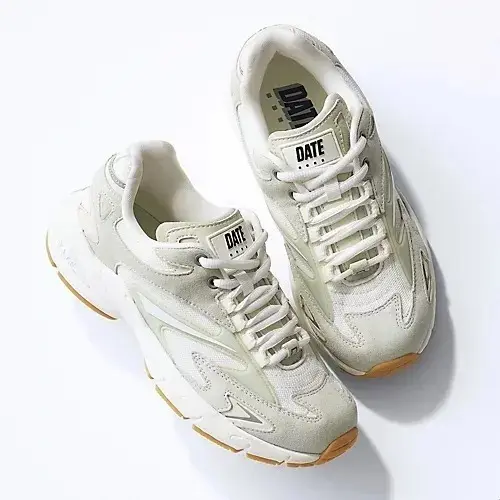 さりげなくスタイルアップがかなう4cmソール スタイルアップホワイトスニーカー D.A.T.E. スニーカー（SN23）