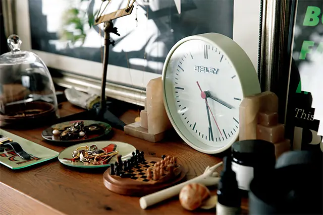 坪田さんのジュエリーがセンスよく置かれている