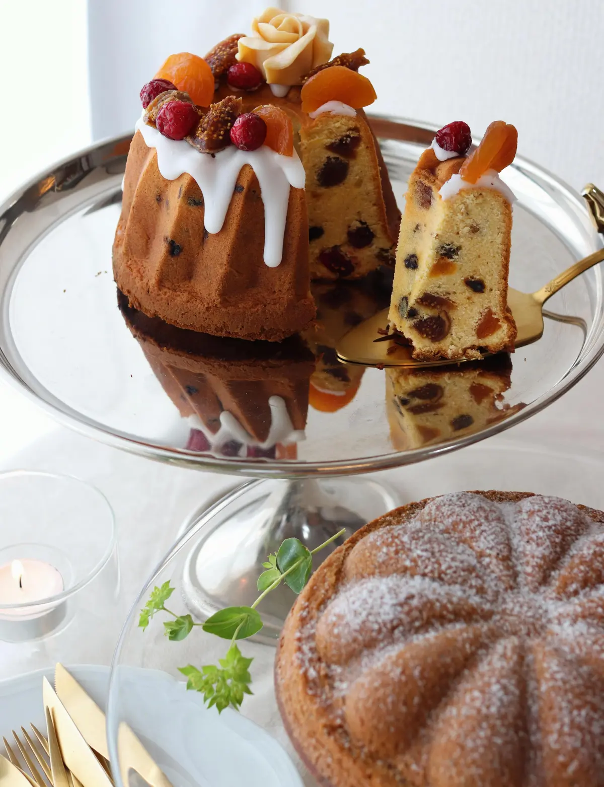 杏やクランベリーイチジクの沢山入ったフルーツケーキ