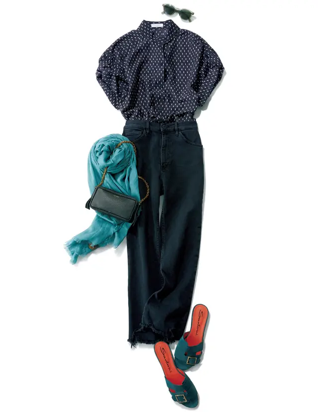 スリーバイワンのデニム「EMPIRE CROP FLARE」を使用したコーデ