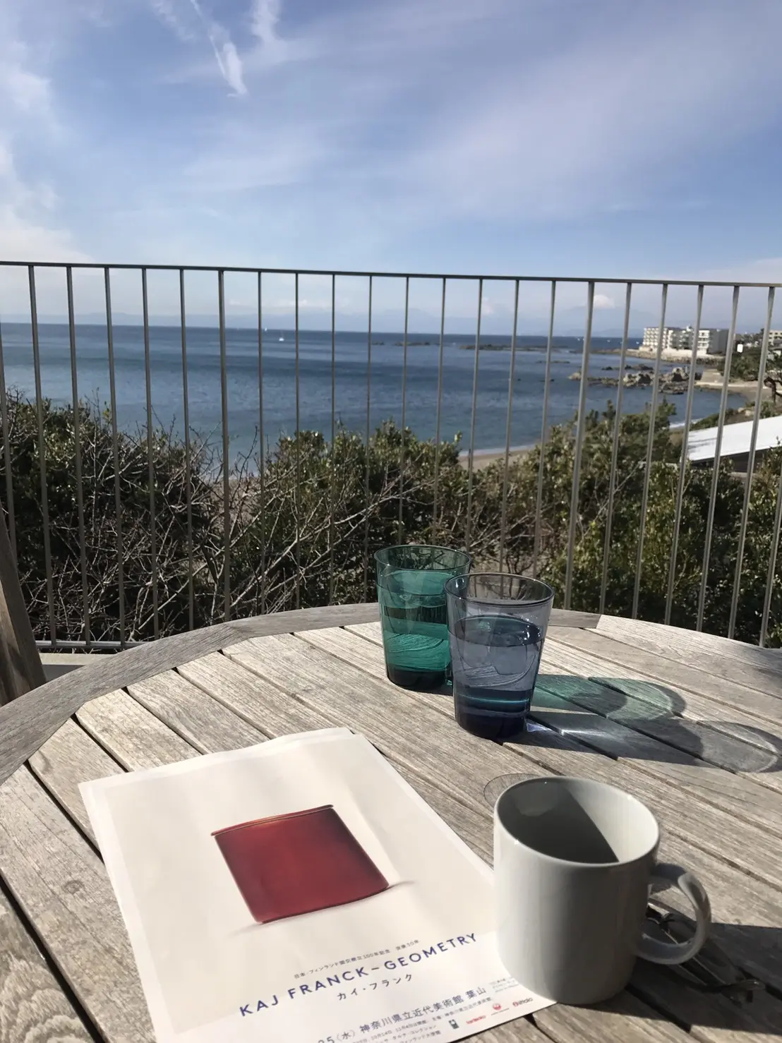 ブラックコーデは素材ミックスでの画像_3