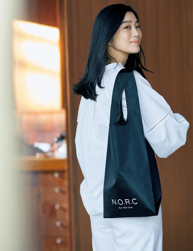 エクラ2021年4月号の付録のノーク×エクラ黒ショッパーBAG