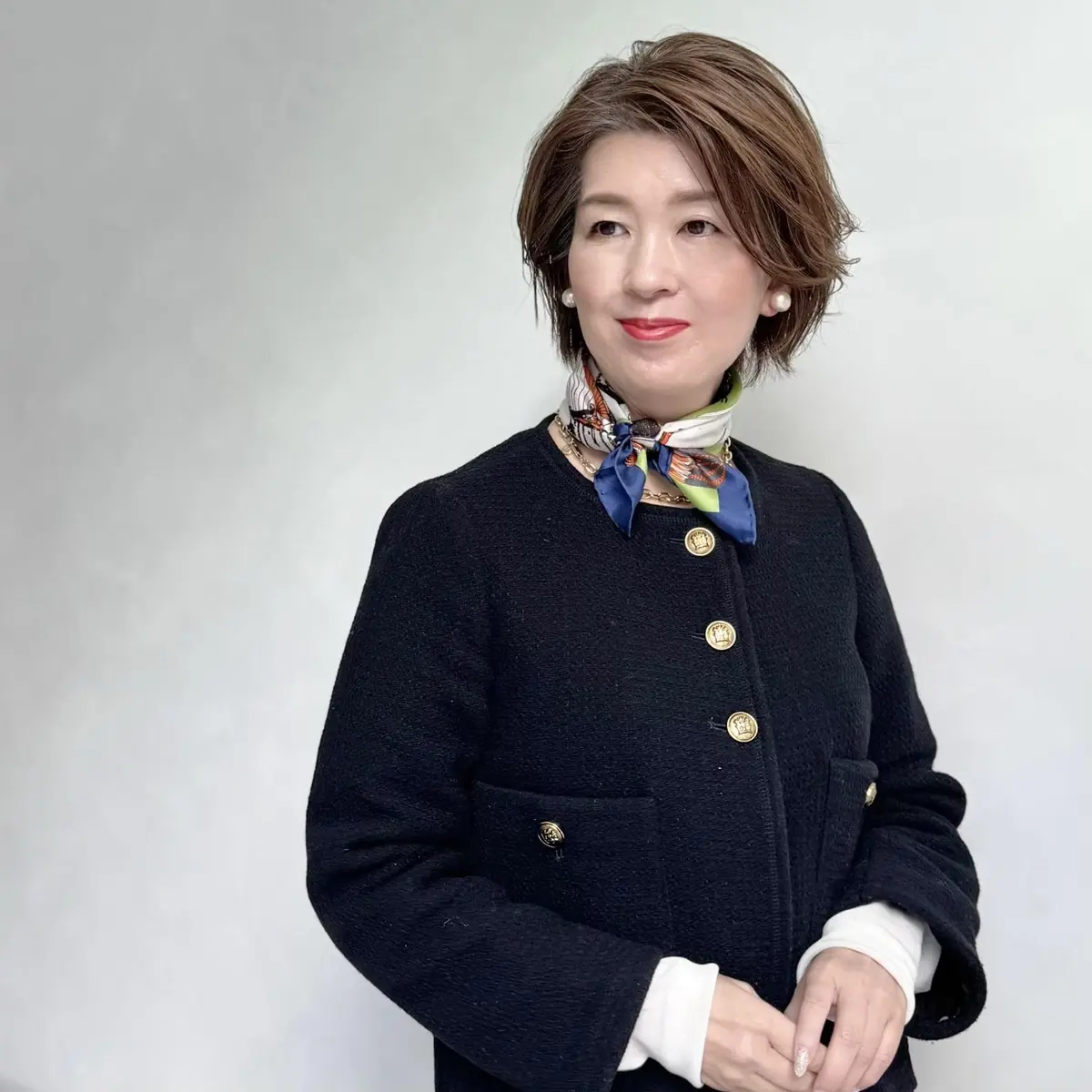 華組　読者モデル　根本有加里　スカーフコーデ