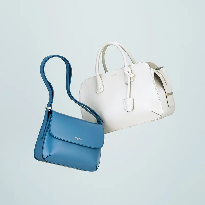 ジョルジオ アルマーニのジョルジオ アルマーニ ラ プリマ（右）￥286,000・（左）バッグ￥220,000