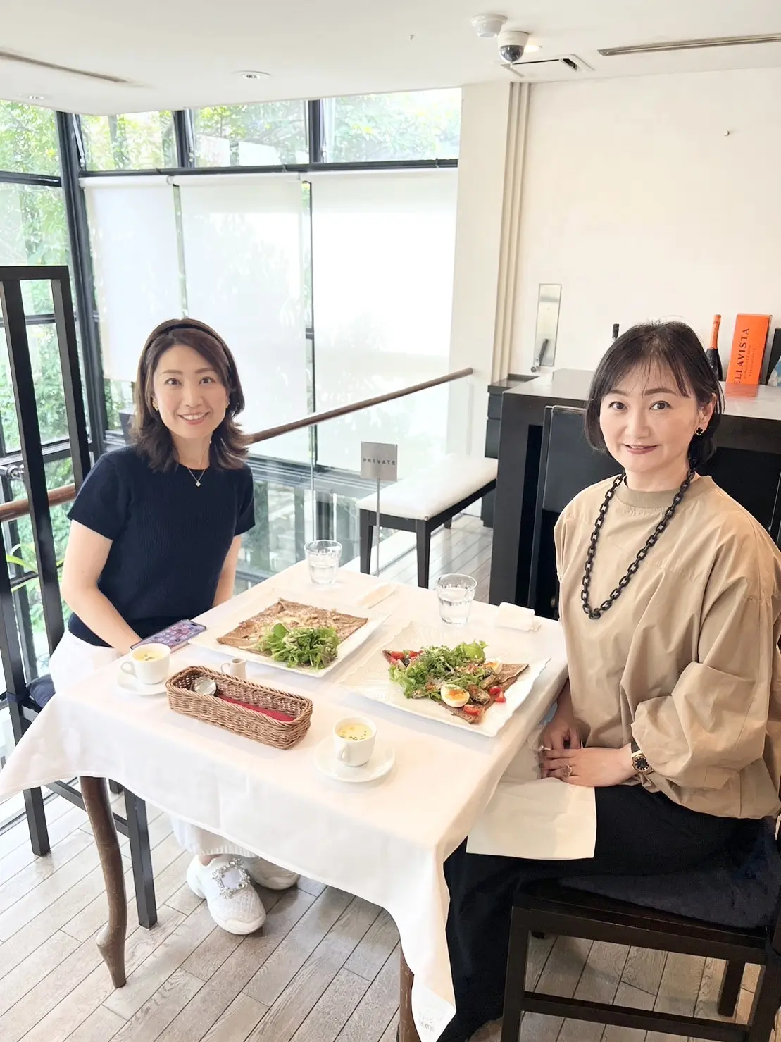 初秋から秋にかけて活躍するトップスの画像_3