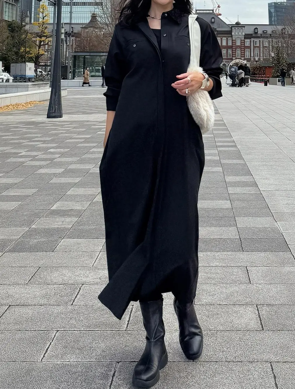 イーバイエクラ　黒ワンピース　着回し　50代ワンピースコーデ　アラフィフワンピースコーデ