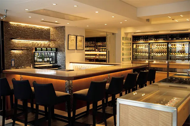 スタイリッシュな店内