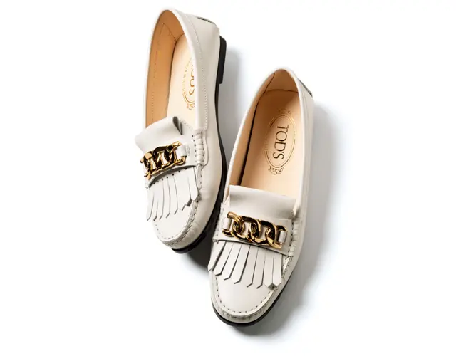 トッズの白い革靴
