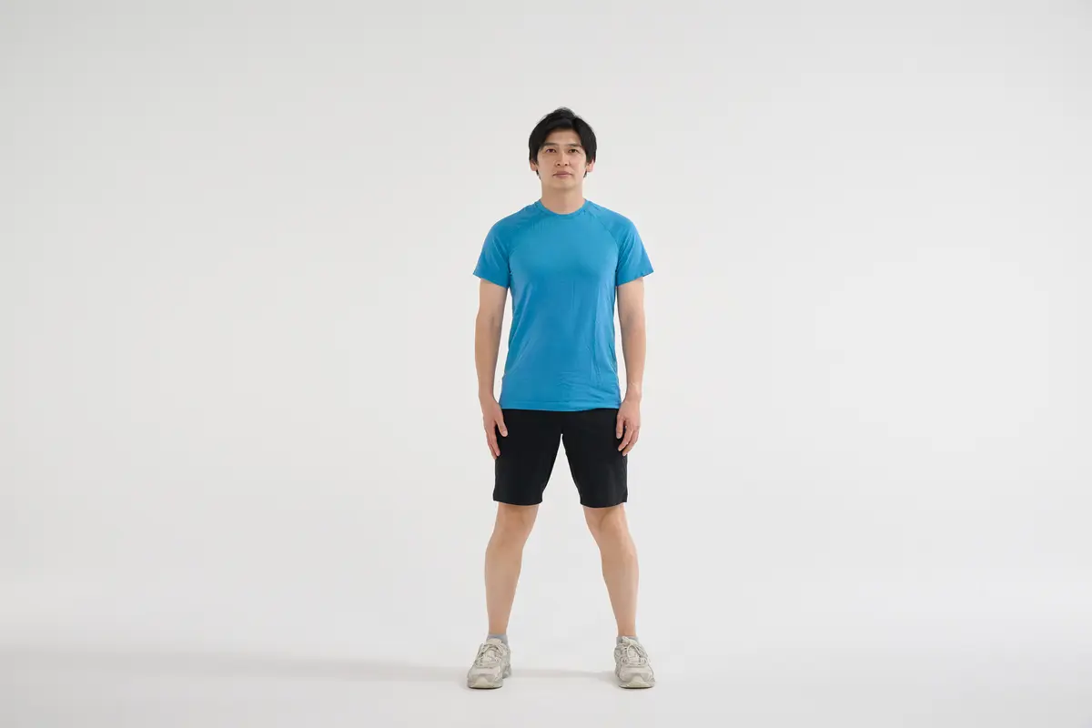 ③　右足を外に開く。