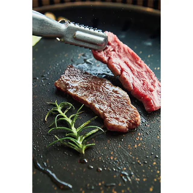 コースの前 菜7種とロース特殊部位の焼き肉