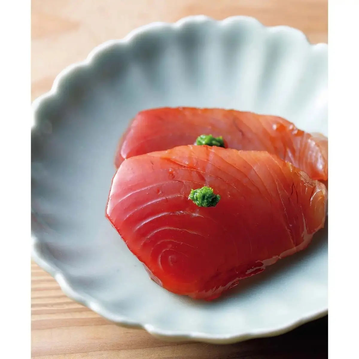 「ヨコワ鮪のづけ」。すり鉢であたった青ねぎがアクセントに