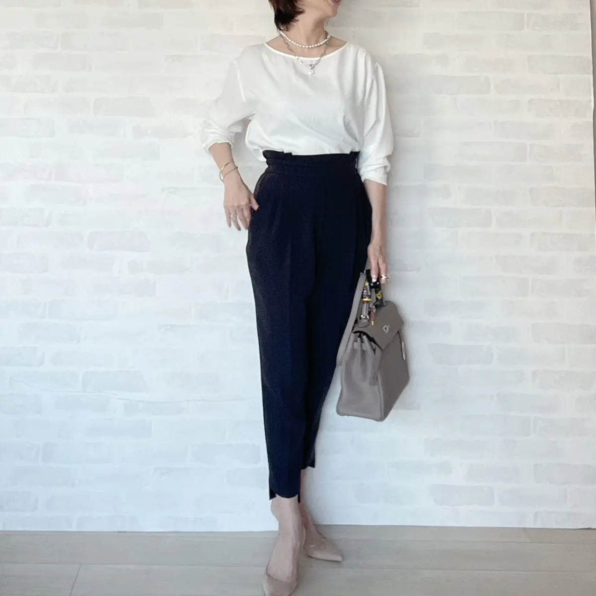 女度高め⭐︎優美なパンツとスニーカーの画像_2