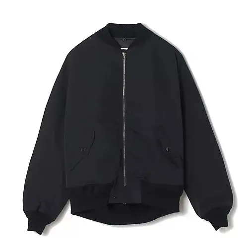 モードな着こなしに、春の軽やかさを漂わせの画像_2