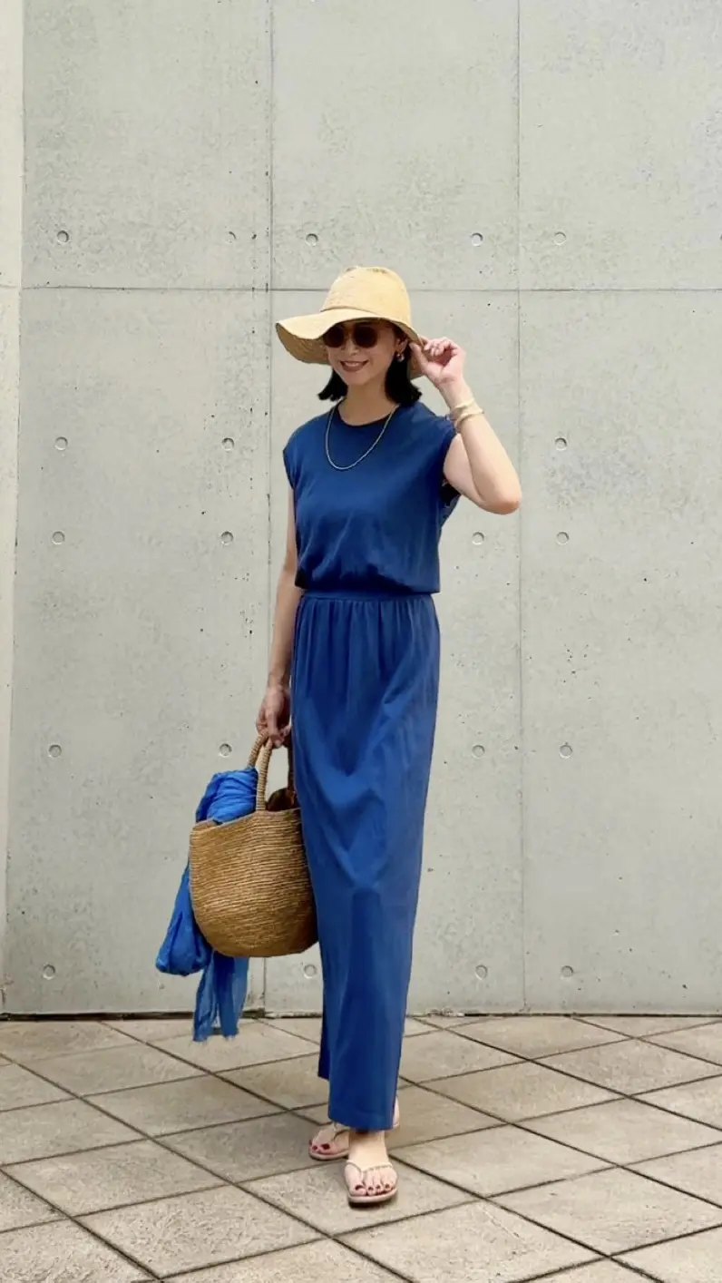 小物使いで大人のアーバンリゾートスタイルの画像_2