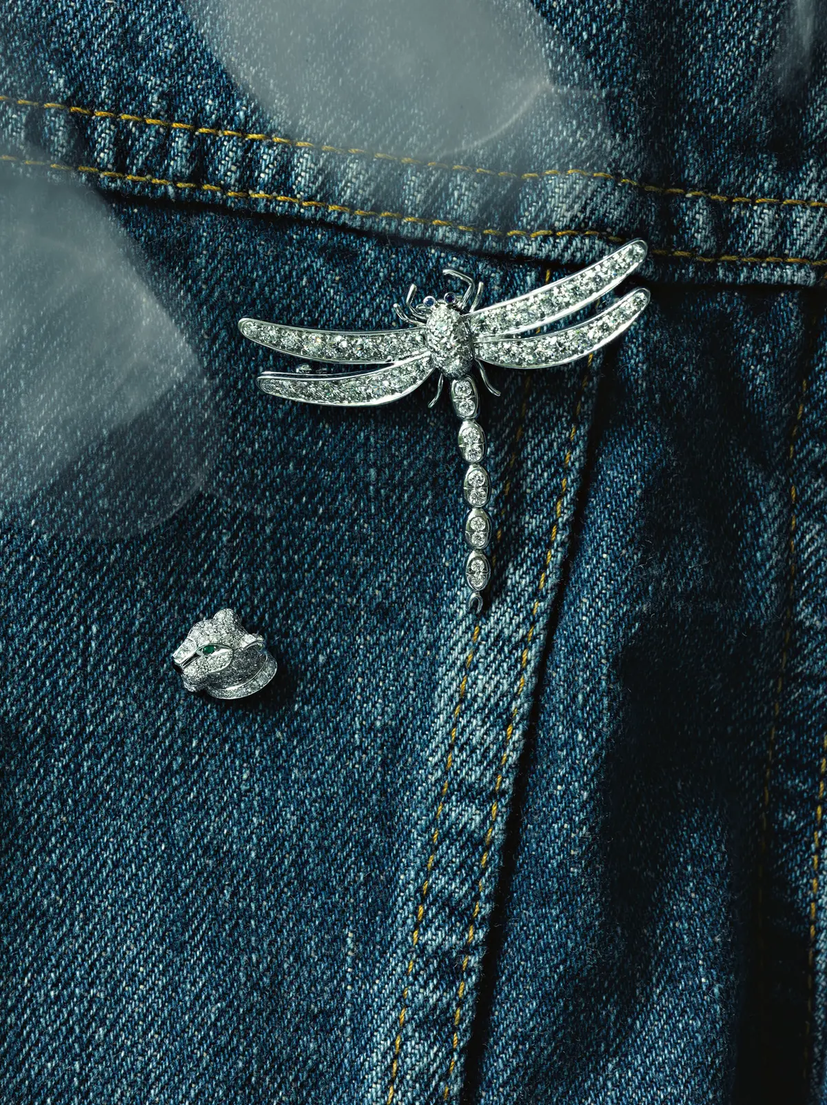 ブローチで、冬のカジュアル服にニュアンスの画像_2