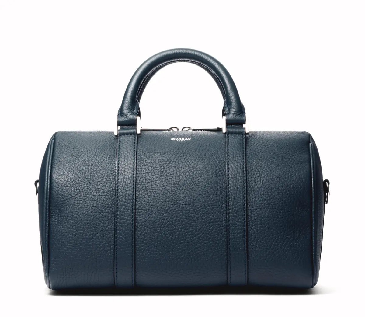 ありそうでないネイビーで 行き届いたおしゃれ感を セレモニーでは黒バッグの人が多い中、ネイビーという選択が細やかなセンス と品格を感じさせて。バッグ［縦17×横27×マチ13㎝］￥247,500／モロー・パリ日本橋 三越本店（モロー・パリ）