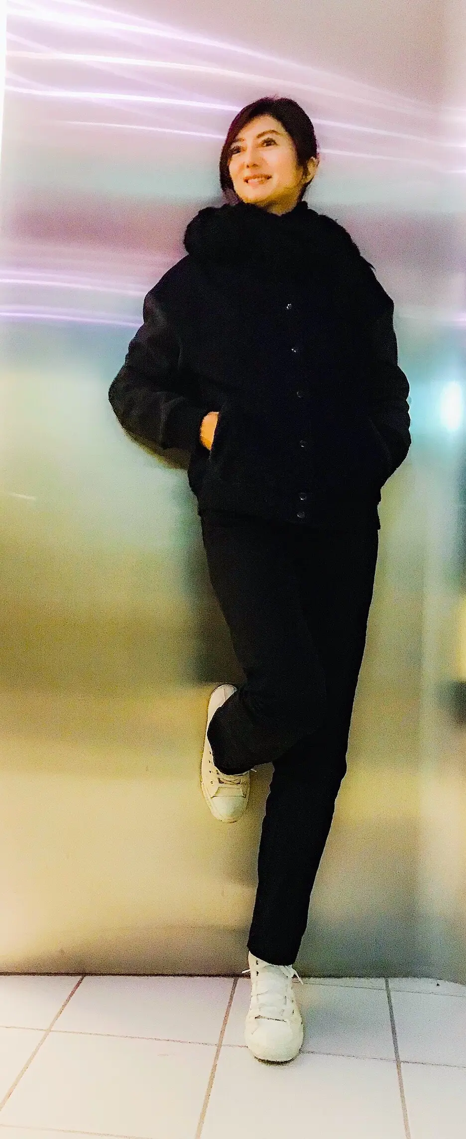 ブラックデニム コーディネートの画像_3