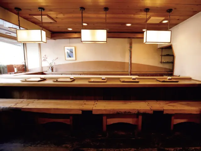 美意識がちりばめられたシックな店内