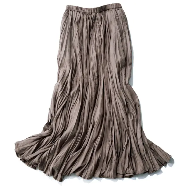 スカート￥32,000／ゲストリスト（ハウント/ハウント代官山）