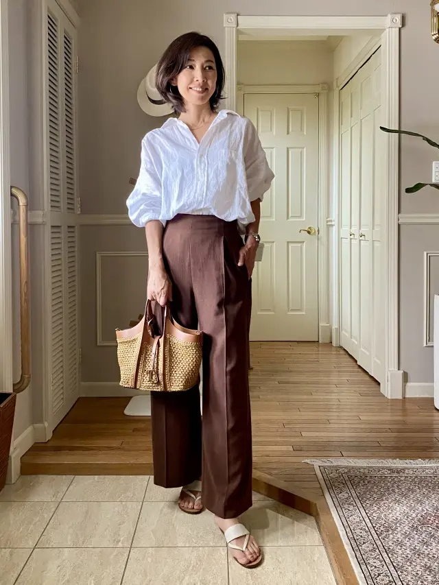 リネン白シャツ×パンツコーデの画像_2