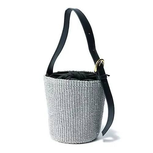 【50代 週末コーデ】目にも涼やかなブルの画像_5