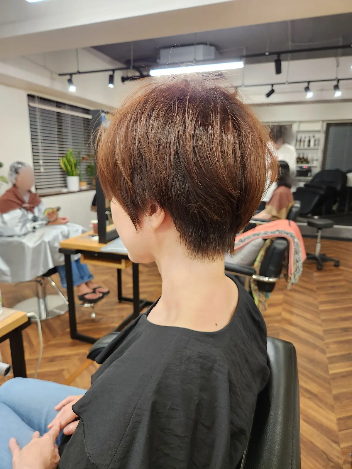 夏のスッキリショートヘアーの画像_4