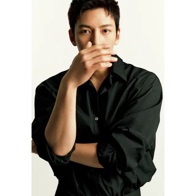 チ・チャンウクさんの上半身写真