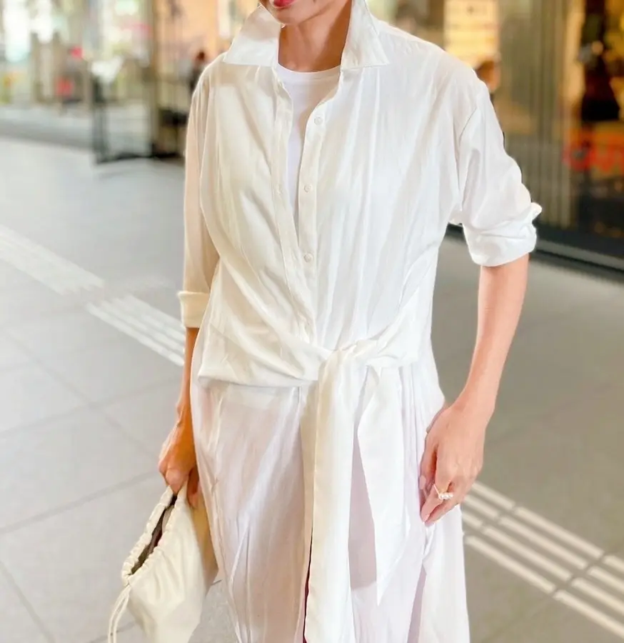 つやトロシャツ×カラーパンツの画像_3