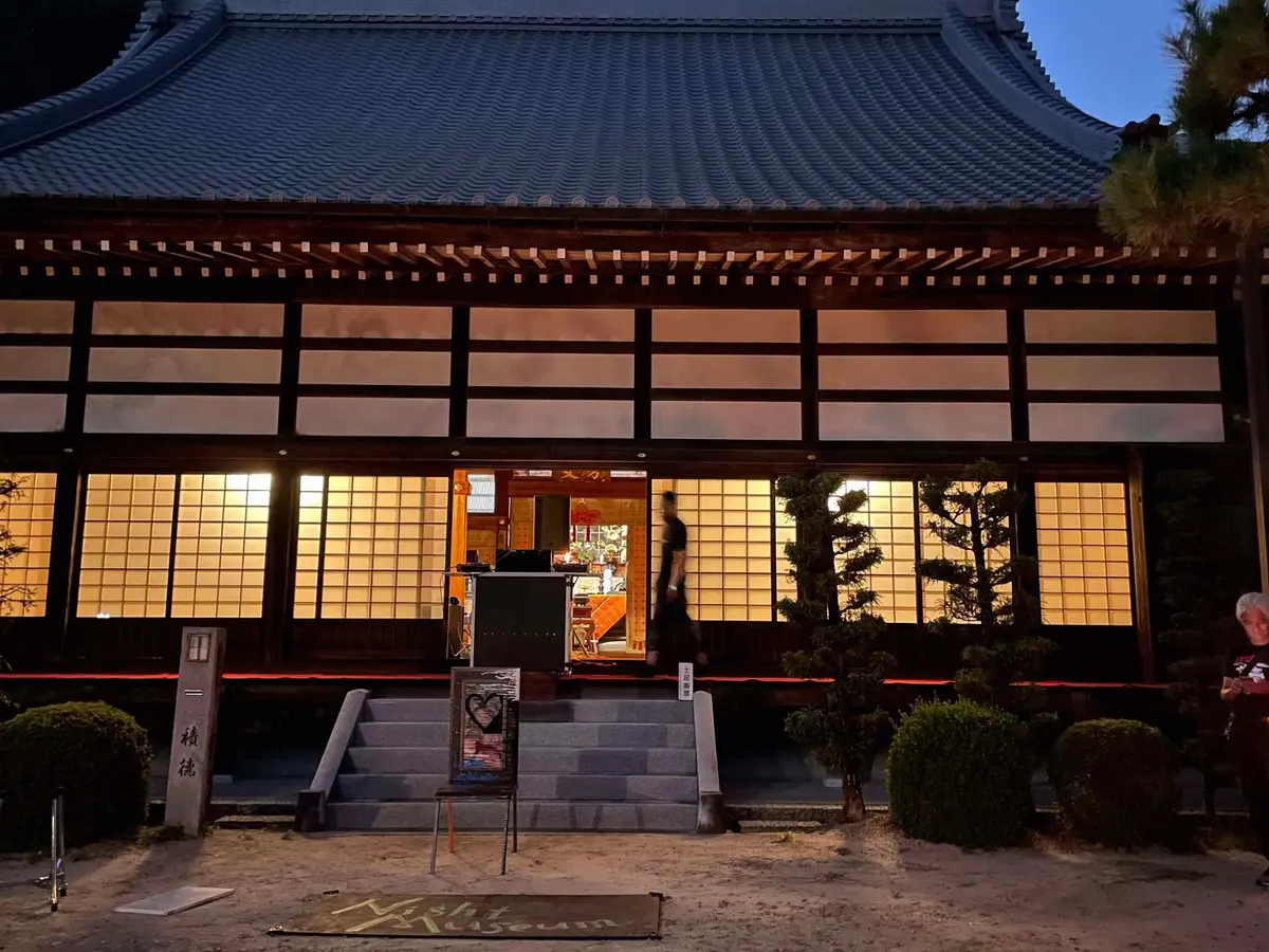 由緒正しい寺院はアートでいっぱいの画像_3