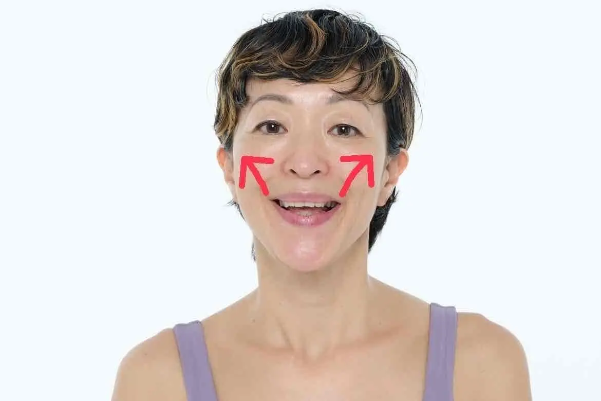 OurAge×Webエクラ 40代50代　ゲソ顔対策エクササイズ 「エー」と口に出しながら口角を斜め上へと引き上げる