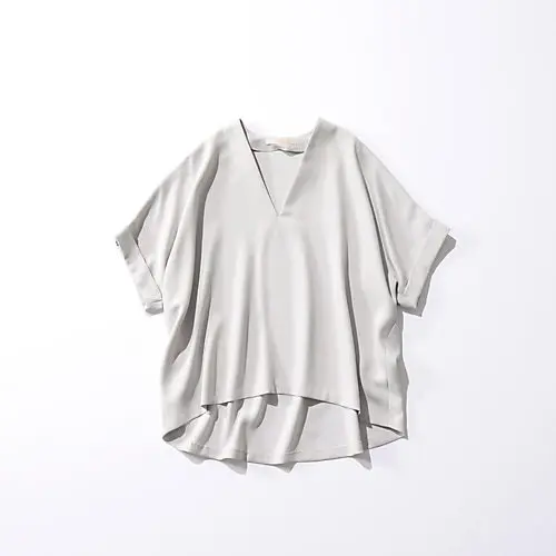 E by eclat とろみVネックブラウス