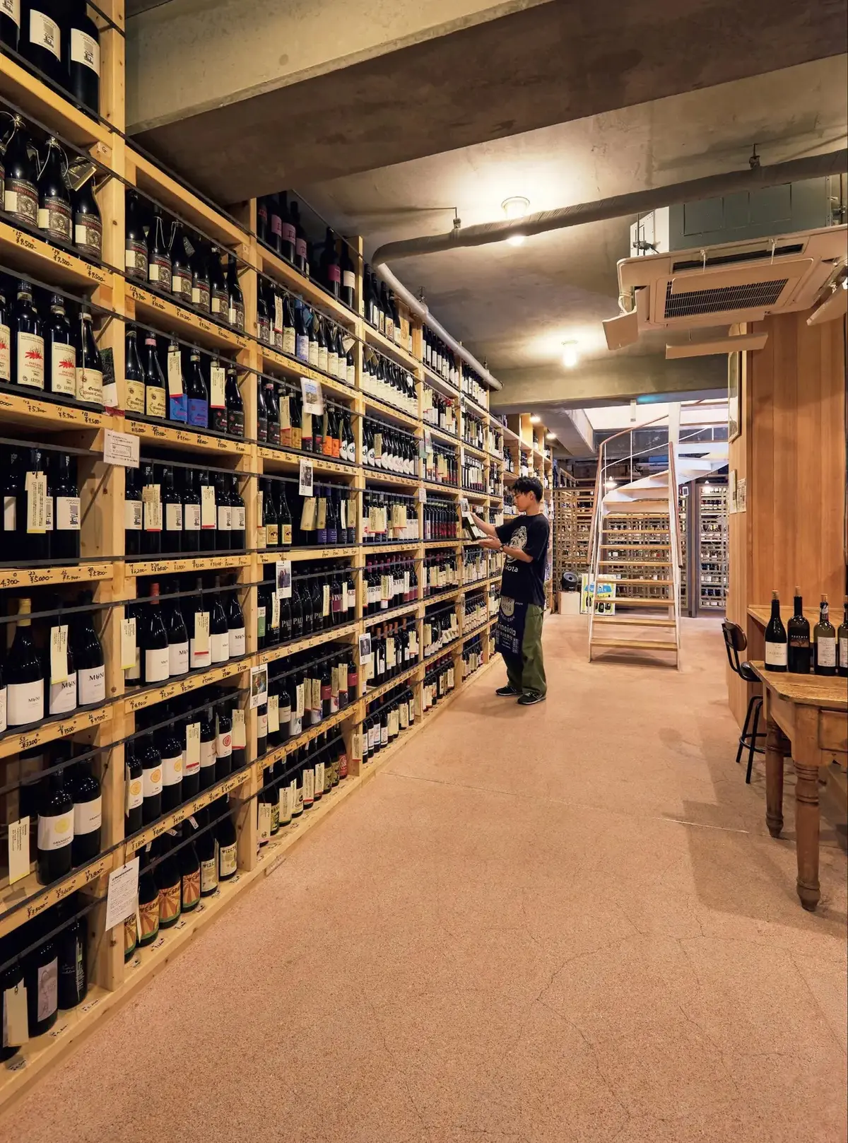 イタリアワインを軸に、日伊各地の“真剣”な美味を