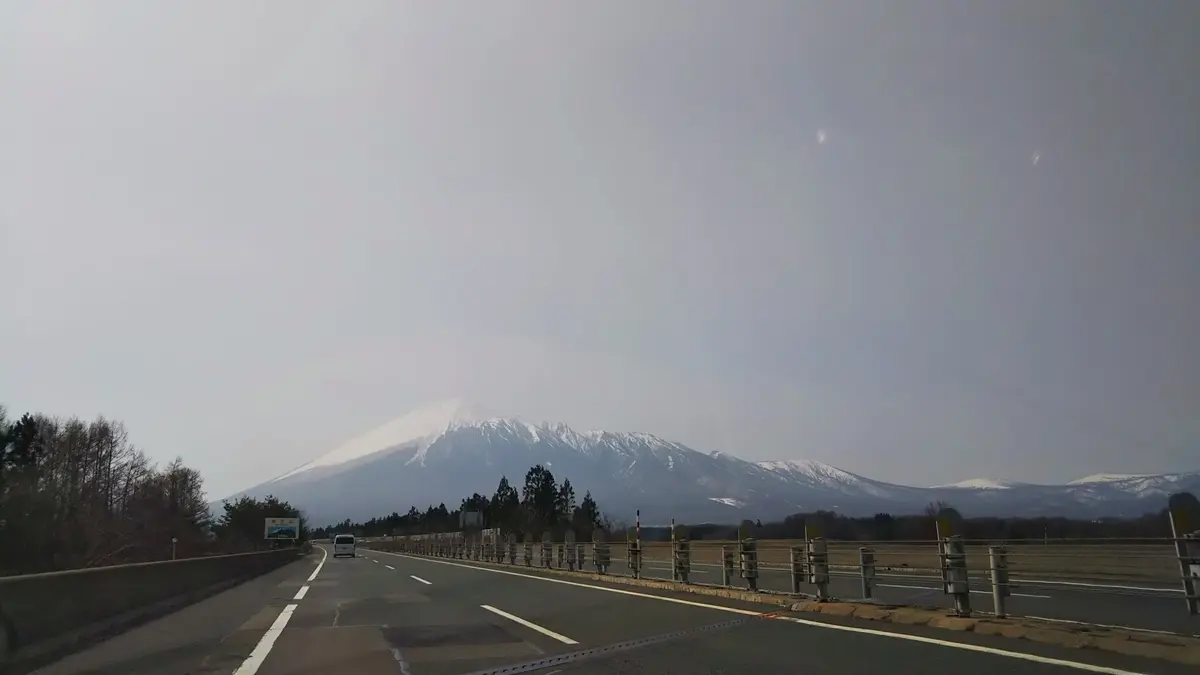 東北道から見た岩手山