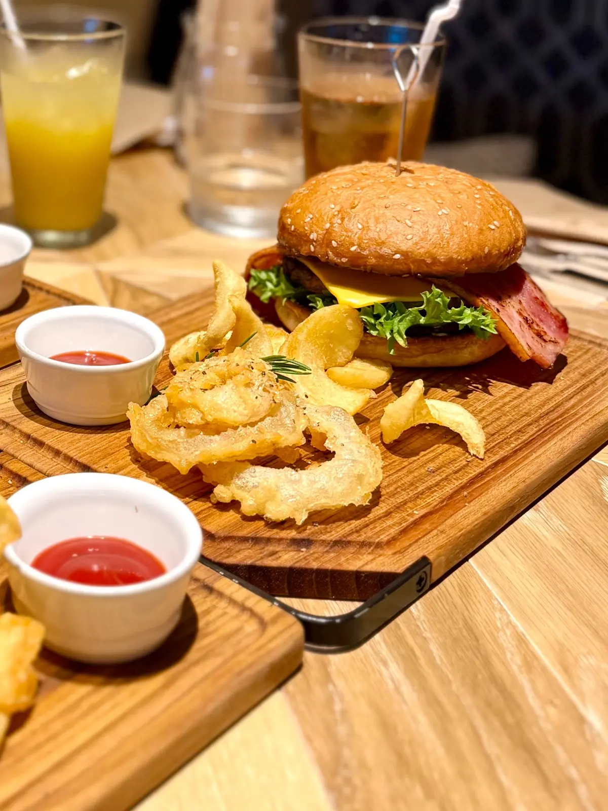 Tikis Tokyo 　ハンバーガー