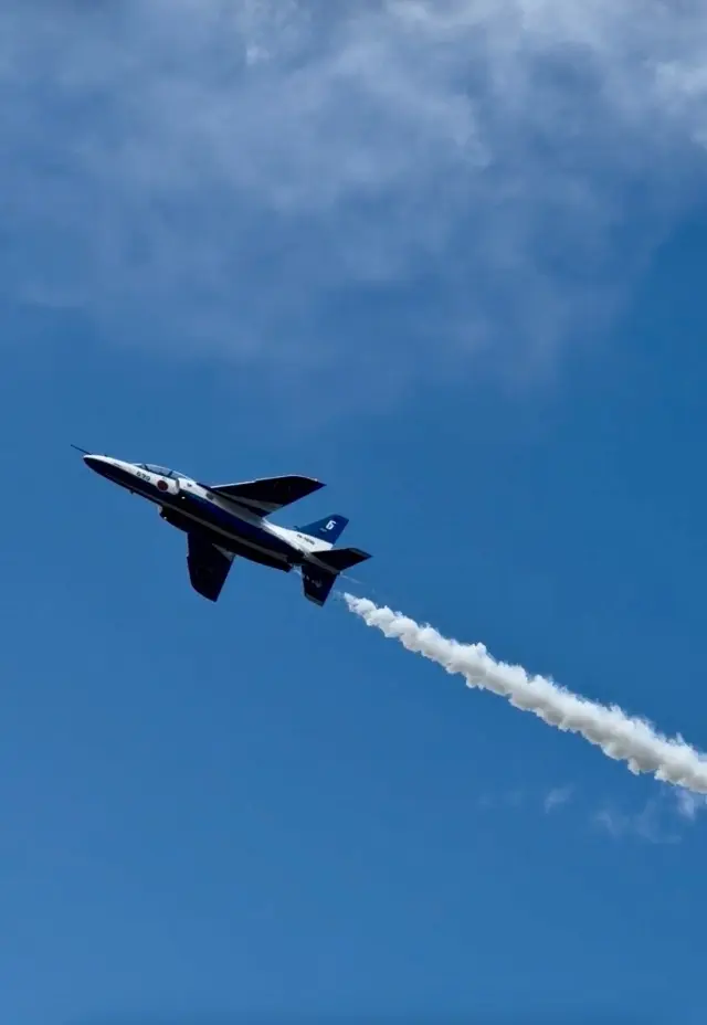 青空に映えるT-4イベント