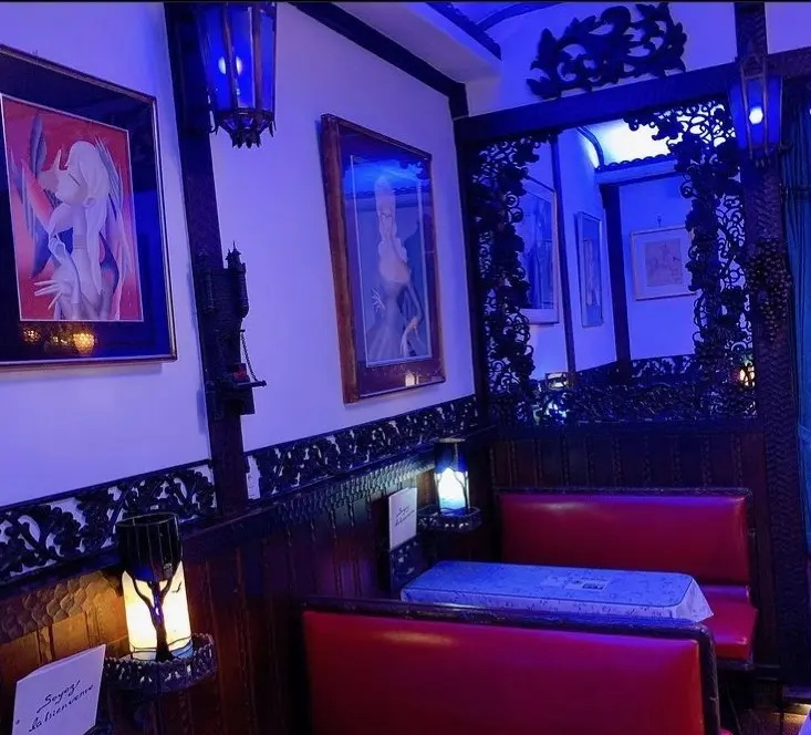 ブルーな色合いのノスタルジックな雰囲気