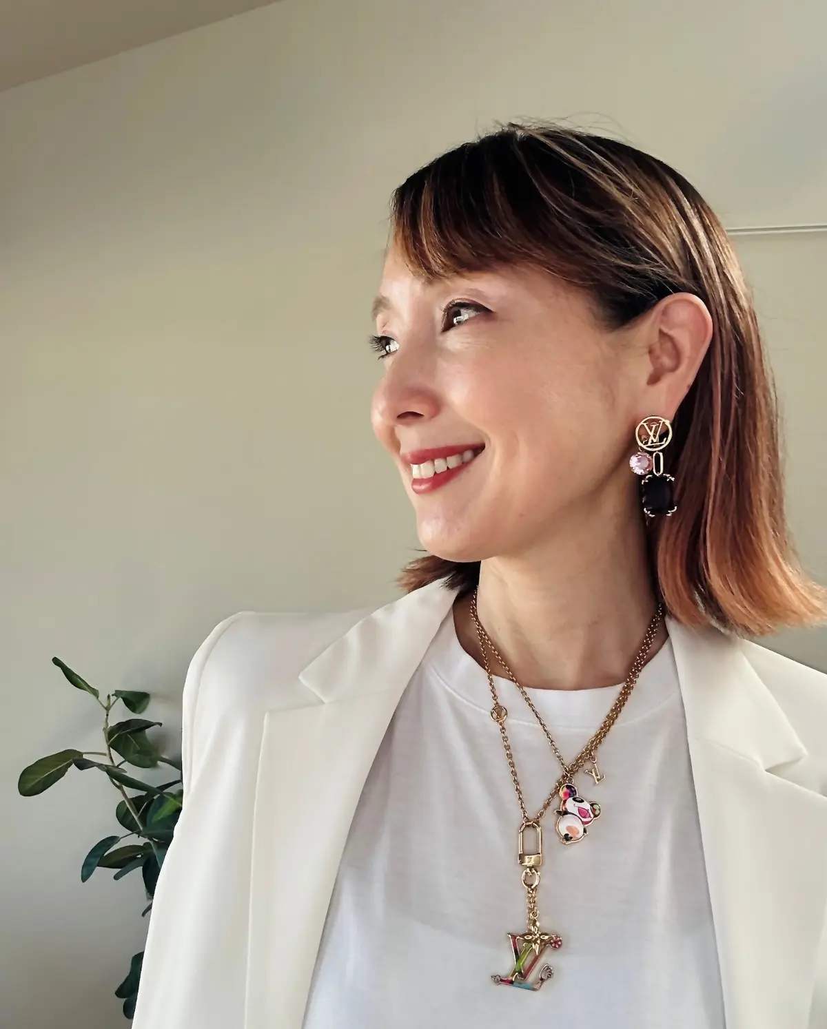 愛用ジュエリーを身につけたエクラ華組の倉爪さん