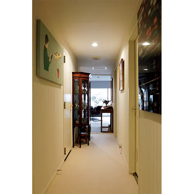 廊下には、現代アート