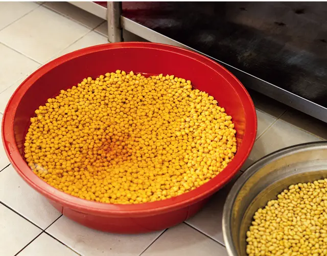 豆腐は京畿道・坡州から取り寄せた100％国産豆を使用。毎朝7時から専門の職人が豆腐を作る