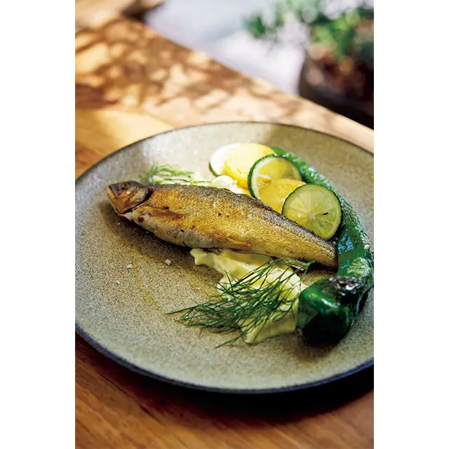 「鮎のコンフィフェンネルのクリームソース」