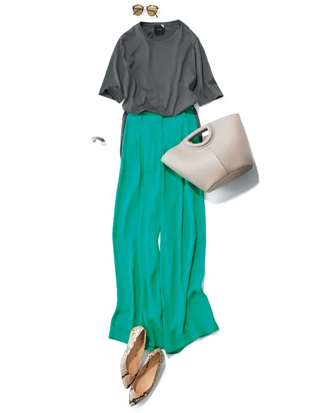 プレイフルなグリーンには 落ち着いた色合わせが正解