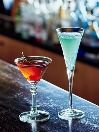 「ニコルズ バー」ではカクテル「マ ンハッタン」やノンアルコールの「フ ォレスト・ブリージング」を